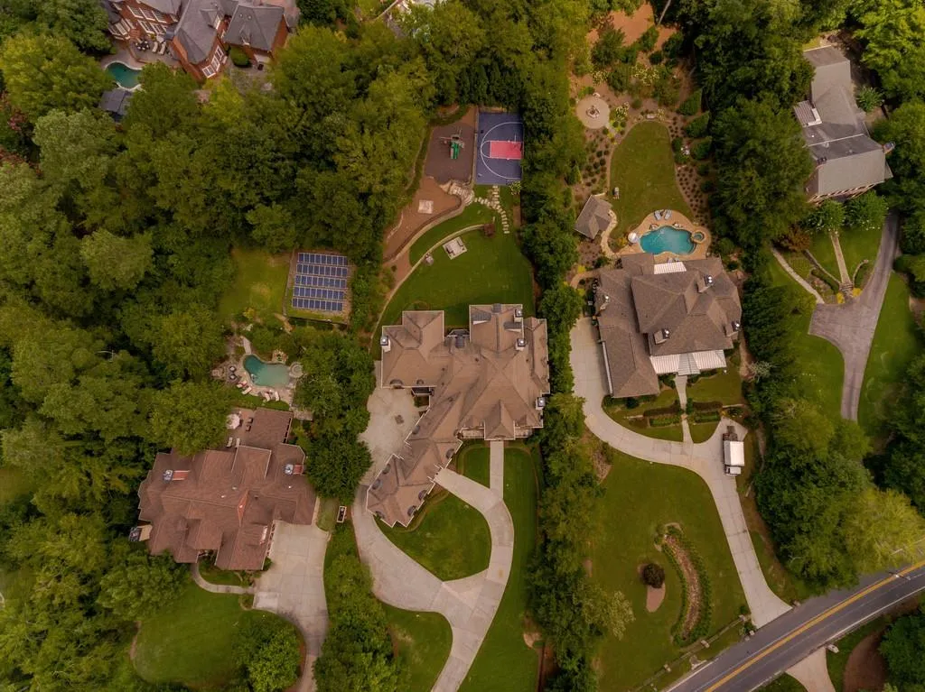 453 Londonberry Road, Atlanta, Georgia 30327, 7 Bedrooms Bedrooms, ,8 BathroomsBathrooms,Residential,Sold,453 Londonberry Road,6768359