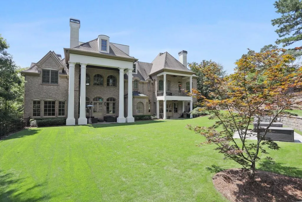 453 Londonberry Road, Atlanta, Georgia 30327, 7 Bedrooms Bedrooms, ,8 BathroomsBathrooms,Residential,Sold,453 Londonberry Road,6768359
