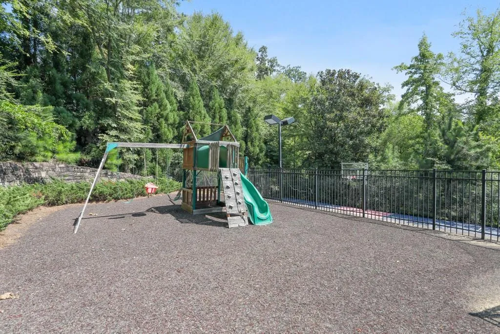 453 Londonberry Road, Atlanta, Georgia 30327, 7 Bedrooms Bedrooms, ,8 BathroomsBathrooms,Residential,Sold,453 Londonberry Road,6768359