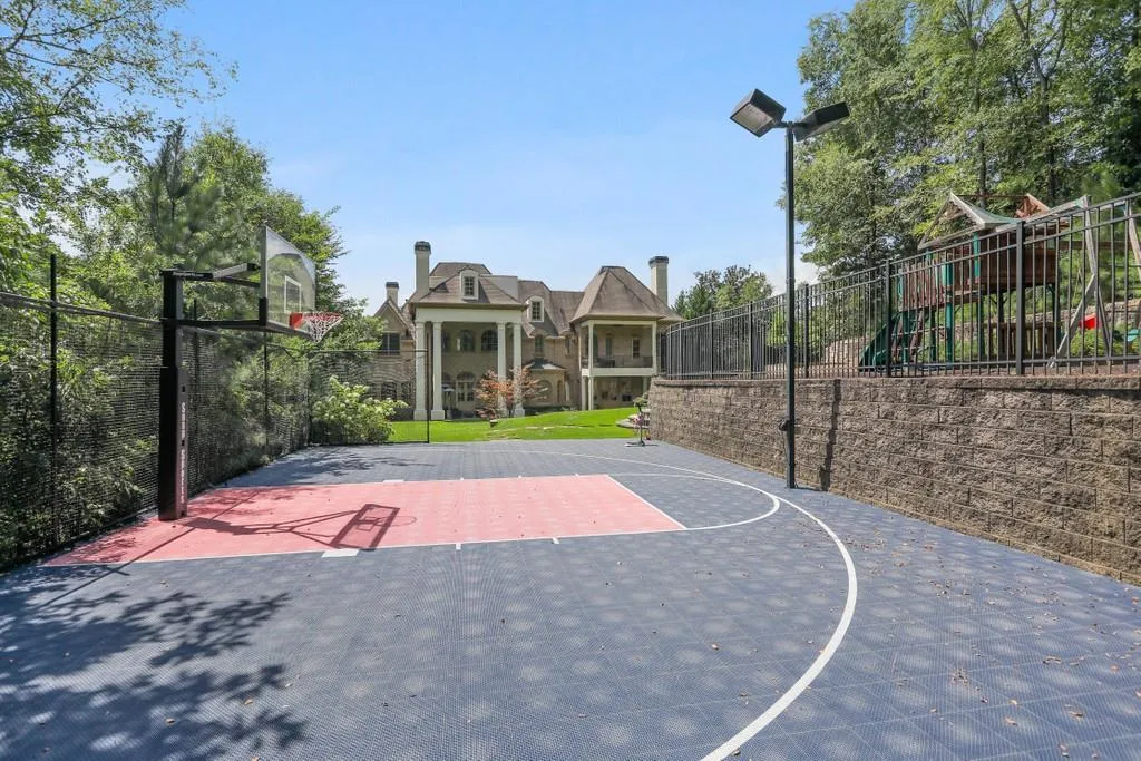 453 Londonberry Road, Atlanta, Georgia 30327, 7 Bedrooms Bedrooms, ,8 BathroomsBathrooms,Residential,Sold,453 Londonberry Road,6768359