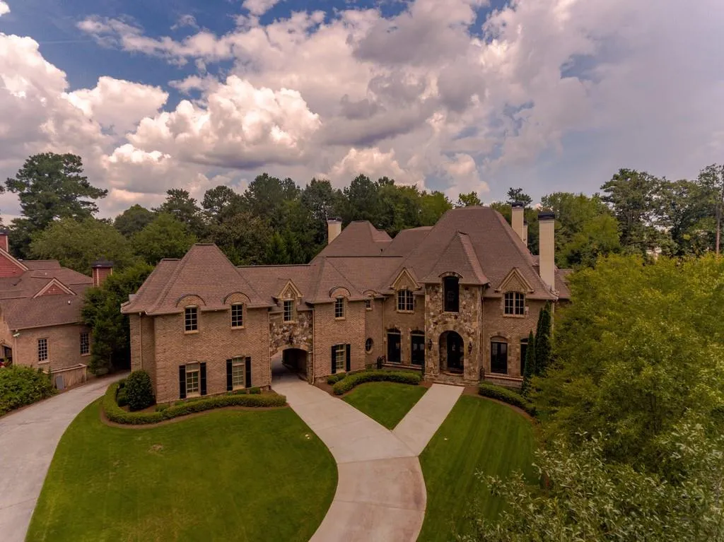453 Londonberry Road, Atlanta, Georgia 30327, 7 Bedrooms Bedrooms, ,8 BathroomsBathrooms,Residential,Sold,453 Londonberry Road,6768359