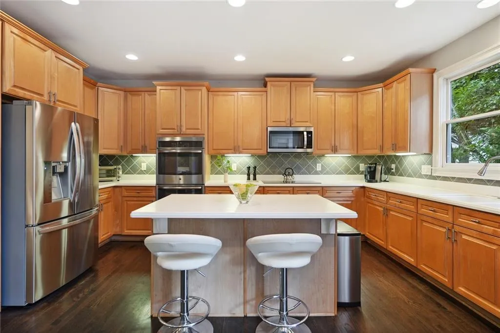 185 Trowbridge Road, Sandy Springs, Georgia 30350, 6 Bedrooms Bedrooms, ,3 BathroomsBathrooms,Residential,Sold,185 Trowbridge Road,7182813