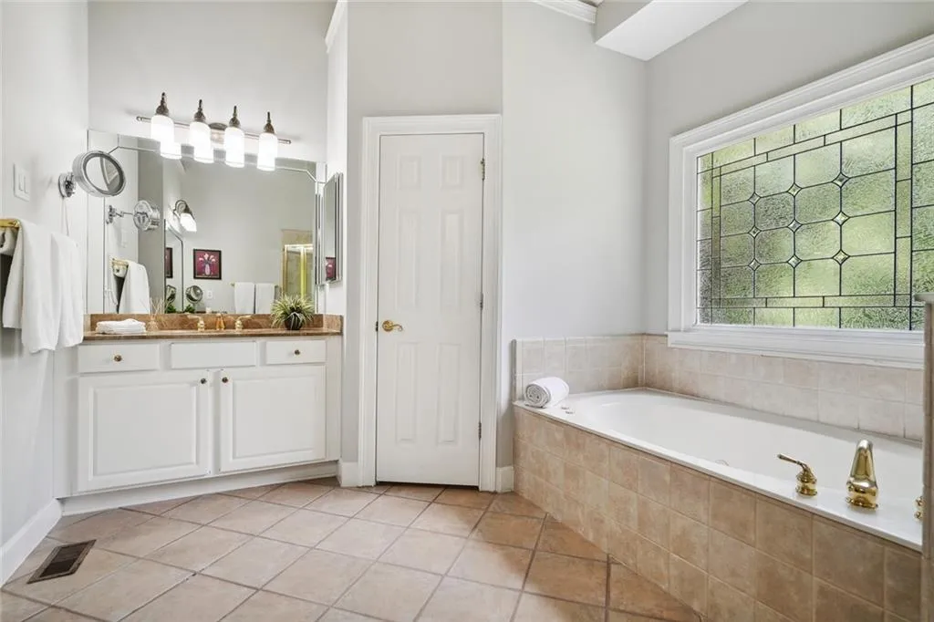 185 Trowbridge Road, Sandy Springs, Georgia 30350, 6 Bedrooms Bedrooms, ,3 BathroomsBathrooms,Residential,Sold,185 Trowbridge Road,7182813