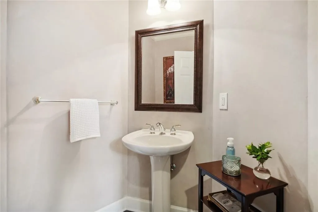 185 Trowbridge Road, Sandy Springs, Georgia 30350, 6 Bedrooms Bedrooms, ,3 BathroomsBathrooms,Residential,Sold,185 Trowbridge Road,7182813