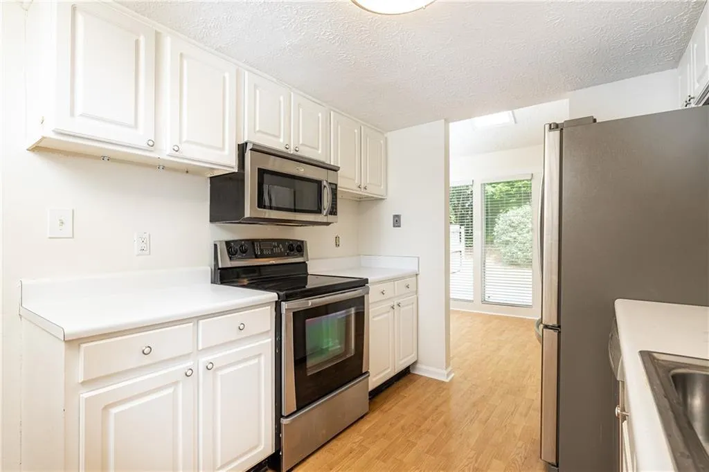 7750 Roswell Road Unit 10f, Atlanta, Georgia 30350, 2 Bedrooms Bedrooms, ,1 BathroomBathrooms,Residential,For Sale,7750 Roswell Road Unit 10f,7762014