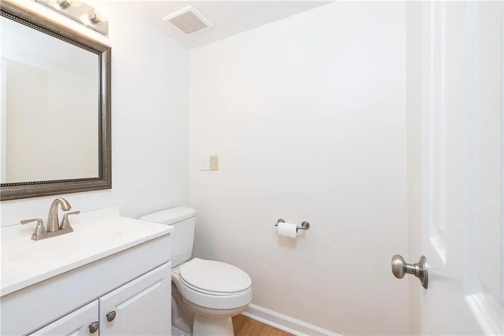 7750 Roswell Road Unit 10f, Atlanta, Georgia 30350, 2 Bedrooms Bedrooms, ,1 BathroomBathrooms,Residential,For Sale,7750 Roswell Road Unit 10f,7762014
