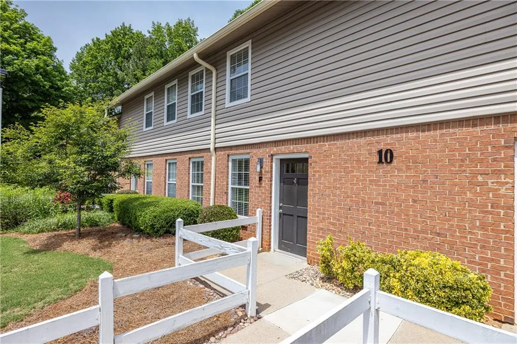 7750 Roswell Road Unit 10f, Atlanta, Georgia 30350, 2 Bedrooms Bedrooms, ,1 BathroomBathrooms,Residential,For Sale,7750 Roswell Road Unit 10f,7762014