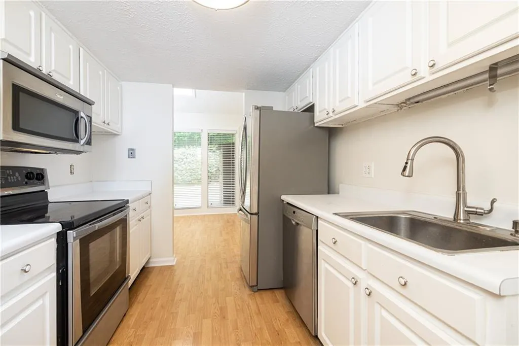 7750 Roswell Road Unit 10f, Atlanta, Georgia 30350, 2 Bedrooms Bedrooms, ,1 BathroomBathrooms,Residential,For Sale,7750 Roswell Road Unit 10f,7762014