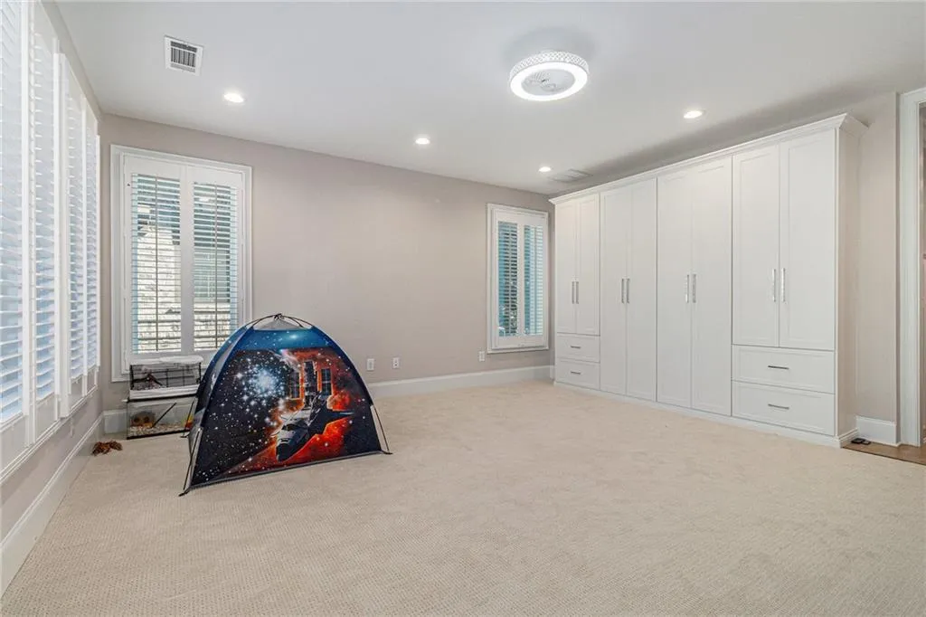 Bonus room on second level with cabinets
