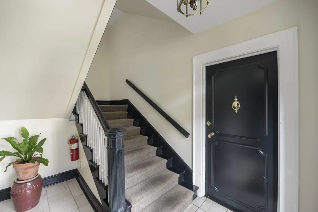 2260 Peachtree Road Nw Unit B2, Atlanta, Georgia 30309, 2 Bedrooms Bedrooms, ,2 BathroomsBathrooms,Residential,Sold,2260 Peachtree Road Nw Unit B2,5924881