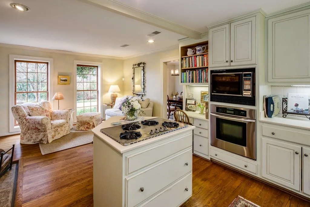 8059 Kenstone Court, Sandy Springs, Georgia 30350, 4 Bedrooms Bedrooms, ,3 BathroomsBathrooms,Residential,Sold,8059 Kenstone Court,6758954