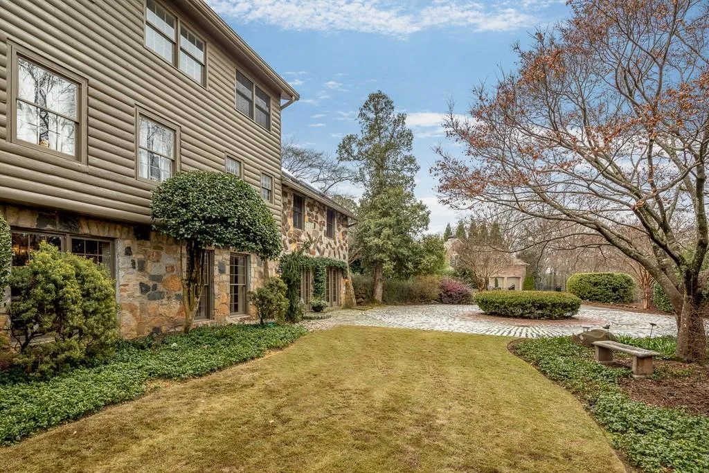 8059 Kenstone Court, Sandy Springs, Georgia 30350, 4 Bedrooms Bedrooms, ,3 BathroomsBathrooms,Residential,Sold,8059 Kenstone Court,6758954