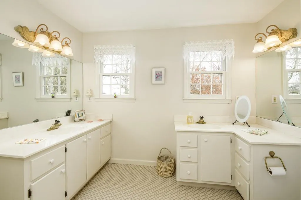 8059 Kenstone Court, Sandy Springs, Georgia 30350, 4 Bedrooms Bedrooms, ,3 BathroomsBathrooms,Residential,Sold,8059 Kenstone Court,6758954