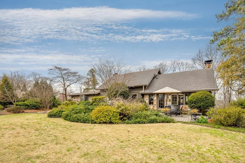 8059 Kenstone Court, Sandy Springs, Georgia 30350, 4 Bedrooms Bedrooms, ,3 BathroomsBathrooms,Residential,Sold,8059 Kenstone Court,6758954