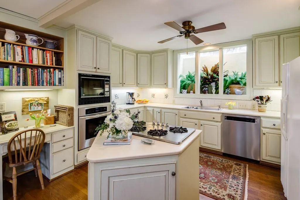 8059 Kenstone Court, Sandy Springs, Georgia 30350, 4 Bedrooms Bedrooms, ,3 BathroomsBathrooms,Residential,Sold,8059 Kenstone Court,6758954