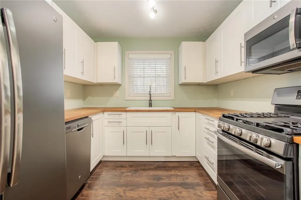 310 Natchez Trace, Atlanta, Georgia 30350, 2 Bedrooms Bedrooms, ,1 BathroomBathrooms,Residential,Sold,310 Natchez Trace,6985082