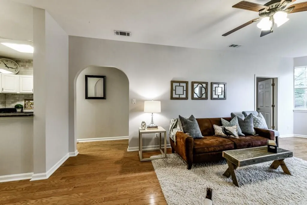 2499 Peachtree Road Ne Unit 302, Atlanta, Georgia 30305, 2 Bedrooms Bedrooms, ,2 BathroomsBathrooms,Residential,Sold,2499 Peachtree Road Ne Unit 302,6101376