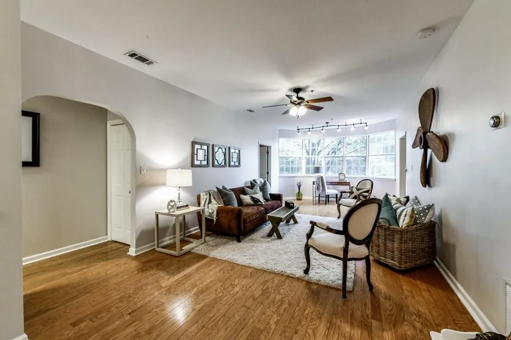 2499 Peachtree Road Ne Unit 302, Atlanta, Georgia 30305, 2 Bedrooms Bedrooms, ,2 BathroomsBathrooms,Residential,Sold,2499 Peachtree Road Ne Unit 302,6101376
