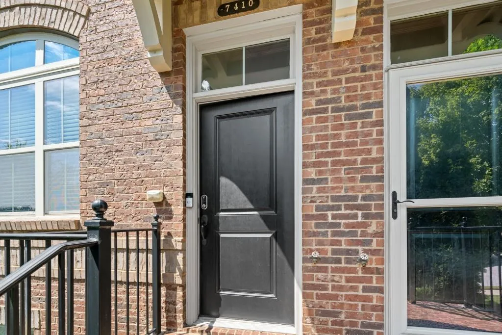 7410 Highland Bluff, Atlanta, Georgia 30328, 3 Bedrooms Bedrooms, ,3 BathroomsBathrooms,Residential,Sold,7410 Highland Bluff,7443263