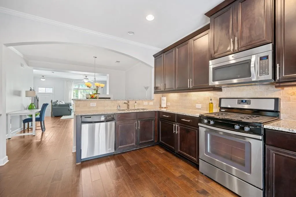 7410 Highland Bluff, Atlanta, Georgia 30328, 3 Bedrooms Bedrooms, ,3 BathroomsBathrooms,Residential,Sold,7410 Highland Bluff,7443263