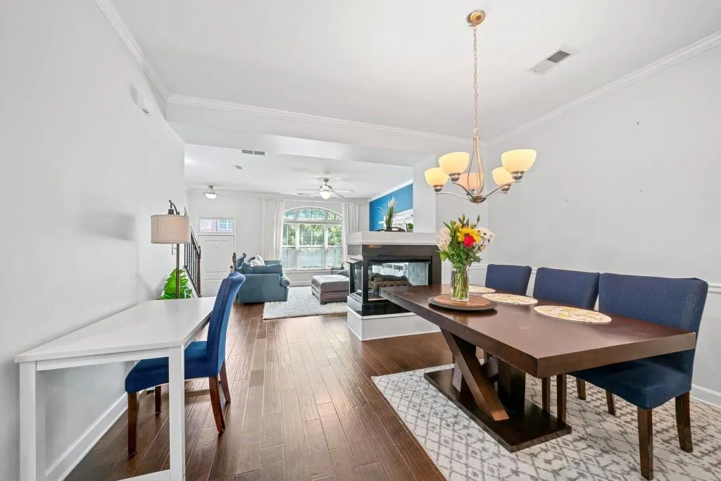 7410 Highland Bluff, Atlanta, Georgia 30328, 3 Bedrooms Bedrooms, ,3 BathroomsBathrooms,Residential,Sold,7410 Highland Bluff,7443263