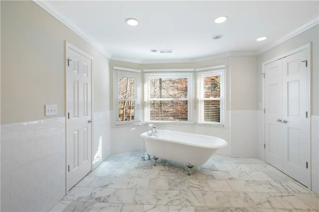 7455 Chestwick Court, Sandy Springs, Georgia 30350, 4 Bedrooms Bedrooms, ,3 BathroomsBathrooms,Residential,Sold,7455 Chestwick Court,6826671