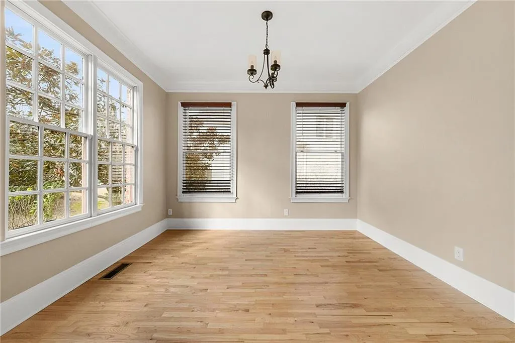 225 Lake Summit View, Atlanta, Georgia 30342, 5 Bedrooms Bedrooms, ,4 BathroomsBathrooms,Residential,For Sale,225 Lake Summit View,7695290