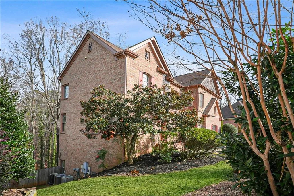 225 Lake Summit View, Atlanta, Georgia 30342, 5 Bedrooms Bedrooms, ,4 BathroomsBathrooms,Residential,For Sale,225 Lake Summit View,7695290