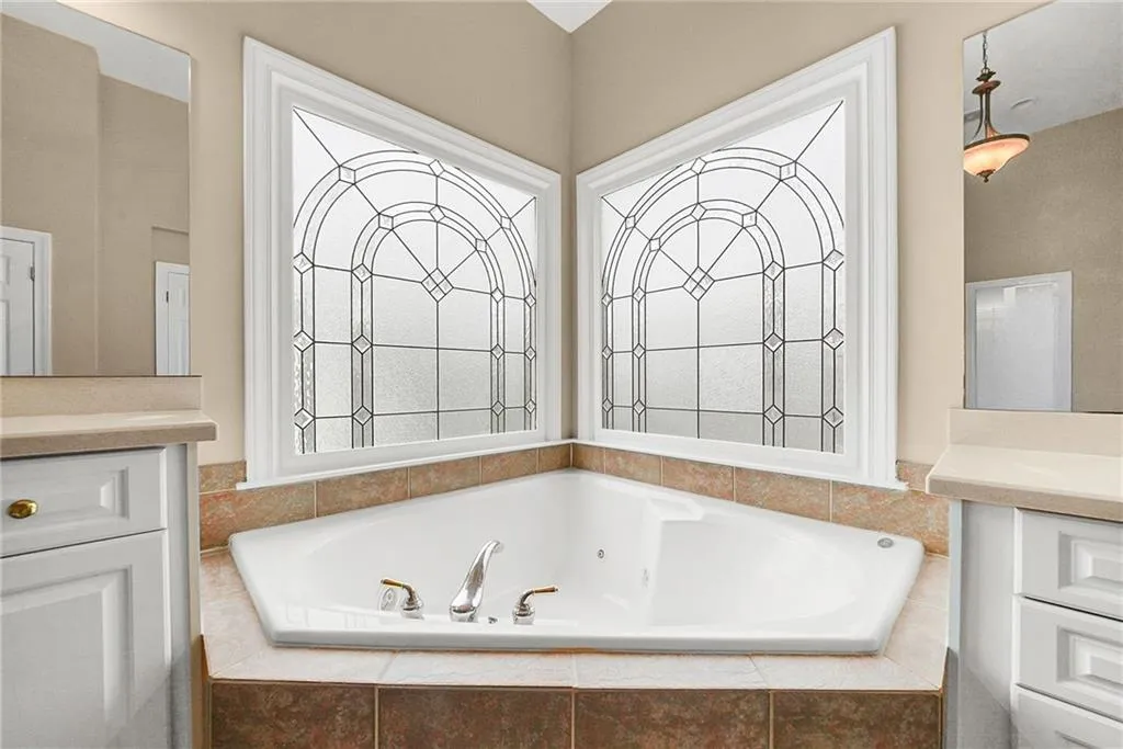 225 Lake Summit View, Atlanta, Georgia 30342, 5 Bedrooms Bedrooms, ,4 BathroomsBathrooms,Residential,For Sale,225 Lake Summit View,7695290