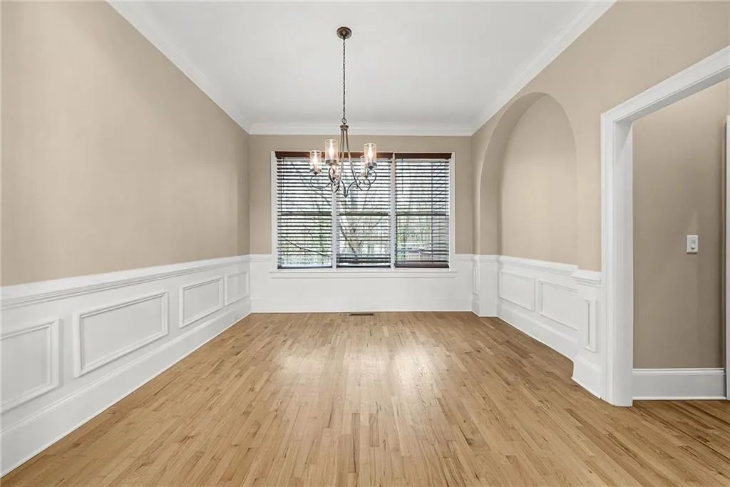 225 Lake Summit View, Atlanta, Georgia 30342, 5 Bedrooms Bedrooms, ,4 BathroomsBathrooms,Residential,For Sale,225 Lake Summit View,7695290