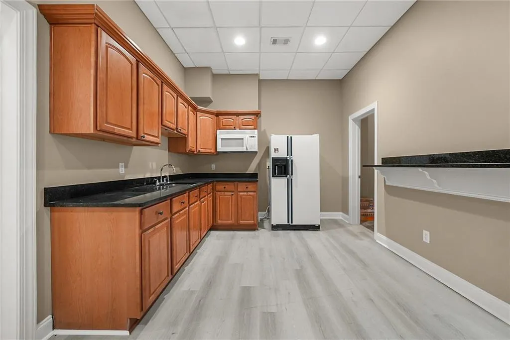 225 Lake Summit View, Atlanta, Georgia 30342, 5 Bedrooms Bedrooms, ,4 BathroomsBathrooms,Residential,For Sale,225 Lake Summit View,7695290