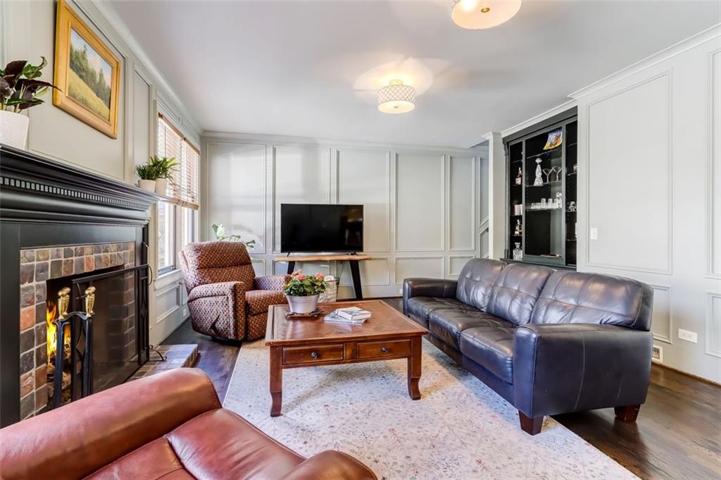 Another view of this cozy room