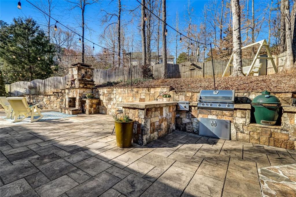 Your very own Outdoor Kitchen with Built in Grille, Burner, Green Egg & serving bar, All equipment & stools included