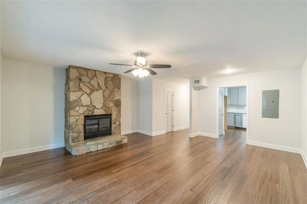 6700 Roswell Road Unit 21d, Atlanta, Georgia 30328, 2 Bedrooms Bedrooms, ,1 BathroomBathrooms,Residential,Sold,6700 Roswell Road Unit 21d,6894491