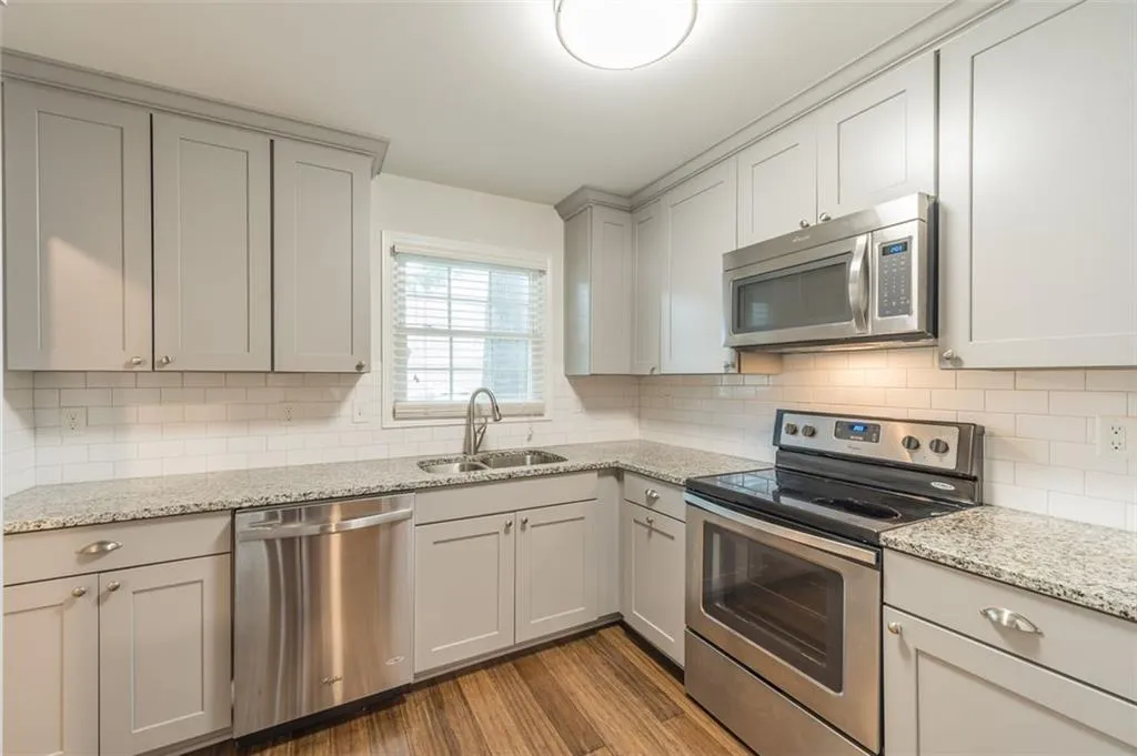 6700 Roswell Road Unit 21d, Atlanta, Georgia 30328, 2 Bedrooms Bedrooms, ,1 BathroomBathrooms,Residential,Sold,6700 Roswell Road Unit 21d,6894491
