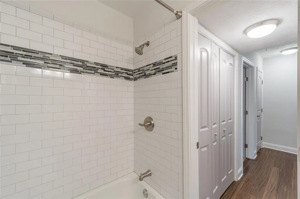 6700 Roswell Road Unit 21d, Atlanta, Georgia 30328, 2 Bedrooms Bedrooms, ,1 BathroomBathrooms,Residential,Sold,6700 Roswell Road Unit 21d,6894491