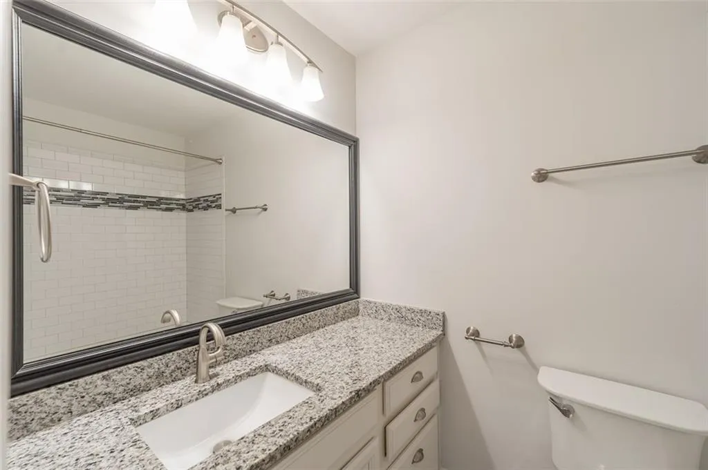6700 Roswell Road Unit 21d, Atlanta, Georgia 30328, 2 Bedrooms Bedrooms, ,1 BathroomBathrooms,Residential,Sold,6700 Roswell Road Unit 21d,6894491