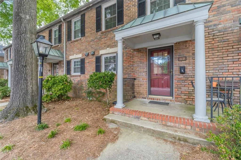 6700 Roswell Road Unit 21d, Atlanta, Georgia 30328, 2 Bedrooms Bedrooms, ,1 BathroomBathrooms,Residential,Sold,6700 Roswell Road Unit 21d,6894491