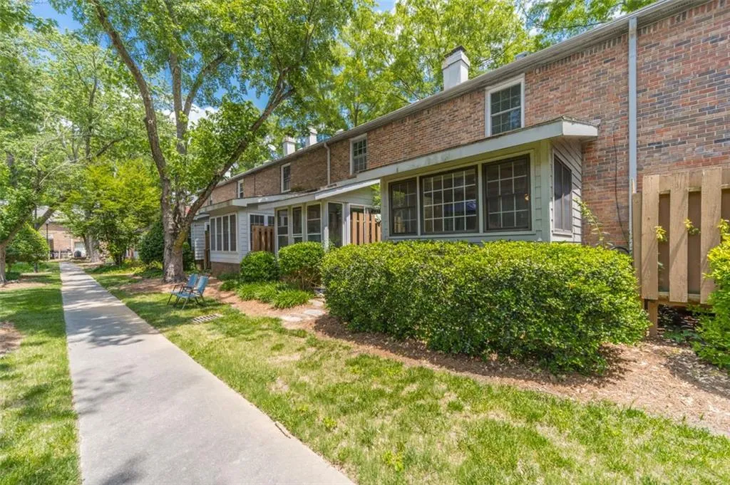 6700 Roswell Road Unit 21d, Atlanta, Georgia 30328, 2 Bedrooms Bedrooms, ,1 BathroomBathrooms,Residential,Sold,6700 Roswell Road Unit 21d,6894491