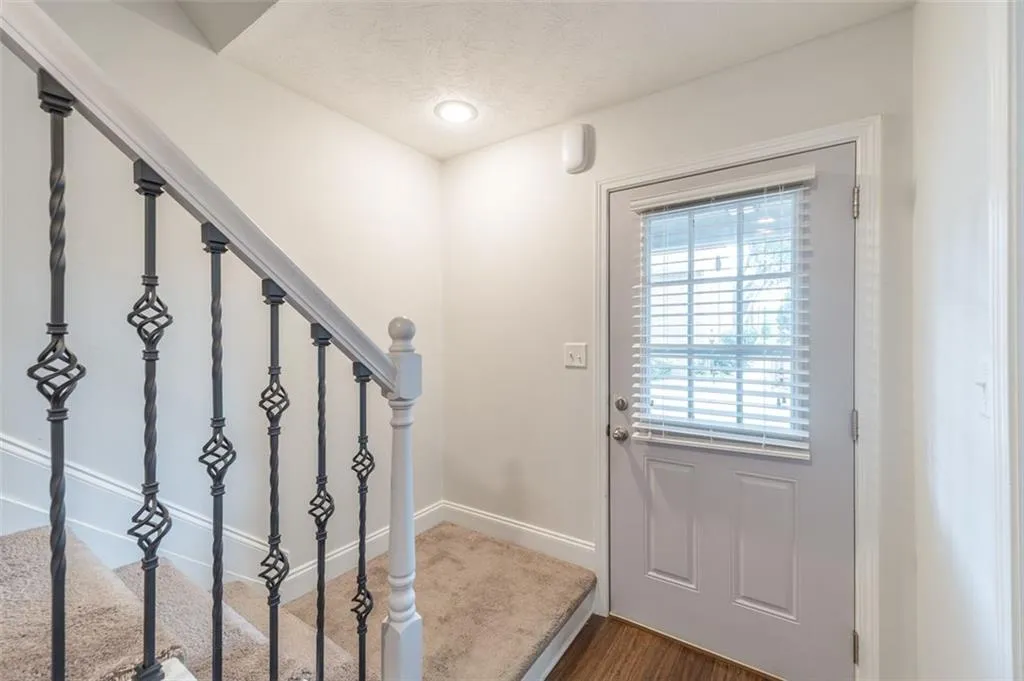 6700 Roswell Road Unit 21d, Atlanta, Georgia 30328, 2 Bedrooms Bedrooms, ,1 BathroomBathrooms,Residential,Sold,6700 Roswell Road Unit 21d,6894491