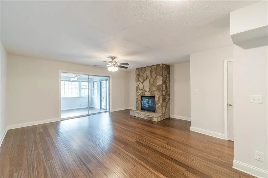 6700 Roswell Road Unit 21d, Atlanta, Georgia 30328, 2 Bedrooms Bedrooms, ,1 BathroomBathrooms,Residential,Sold,6700 Roswell Road Unit 21d,6894491