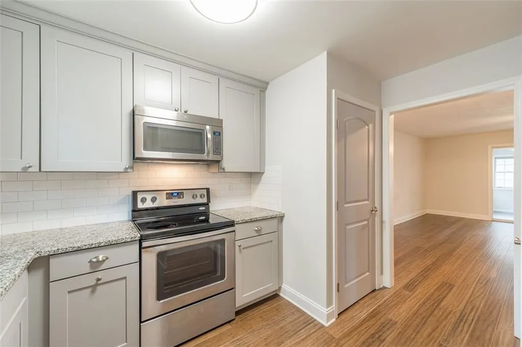 6700 Roswell Road Unit 21d, Atlanta, Georgia 30328, 2 Bedrooms Bedrooms, ,1 BathroomBathrooms,Residential,Sold,6700 Roswell Road Unit 21d,6894491