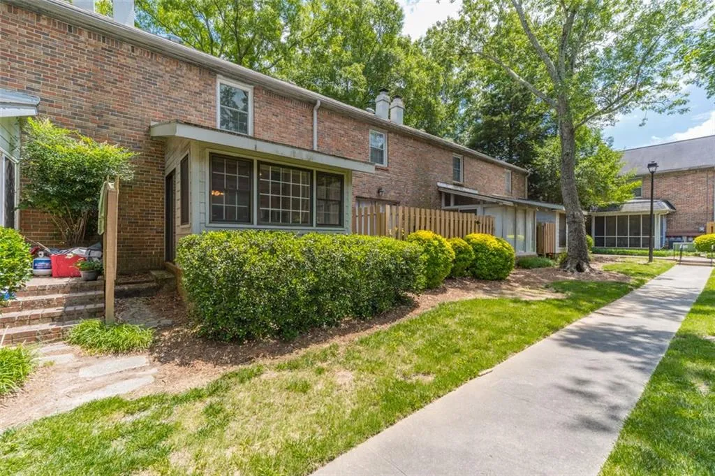 6700 Roswell Road Unit 21d, Atlanta, Georgia 30328, 2 Bedrooms Bedrooms, ,1 BathroomBathrooms,Residential,Sold,6700 Roswell Road Unit 21d,6894491