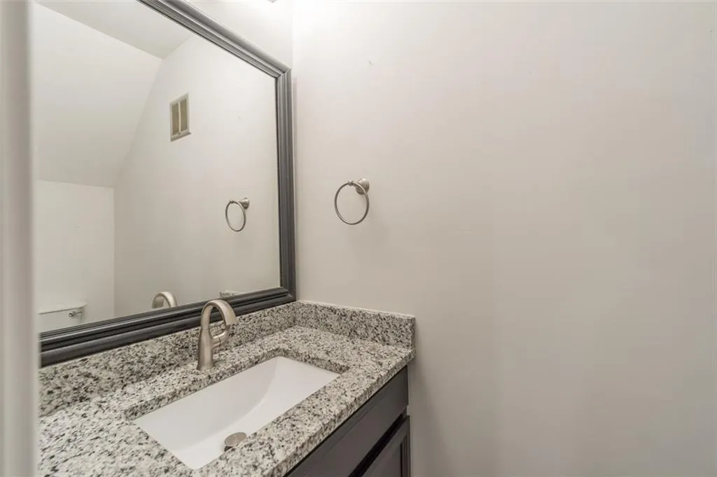6700 Roswell Road Unit 21d, Atlanta, Georgia 30328, 2 Bedrooms Bedrooms, ,1 BathroomBathrooms,Residential,Sold,6700 Roswell Road Unit 21d,6894491