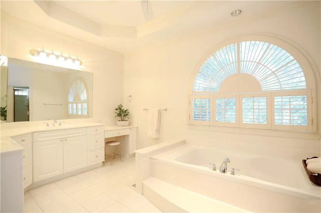 3235 Jett Ferry Court, Sandy Springs, Georgia 30350, 5 Bedrooms Bedrooms, ,4 BathroomsBathrooms,Residential,Sold,3235 Jett Ferry Court,5928561
