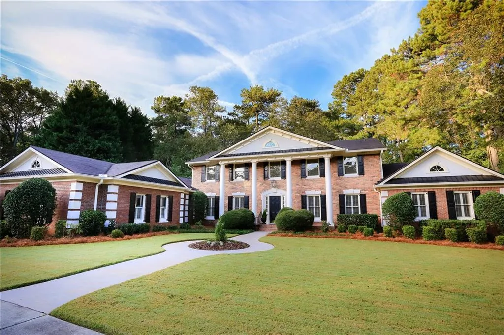 3235 Jett Ferry Court, Sandy Springs, Georgia 30350, 5 Bedrooms Bedrooms, ,4 BathroomsBathrooms,Residential,Sold,3235 Jett Ferry Court,5928561