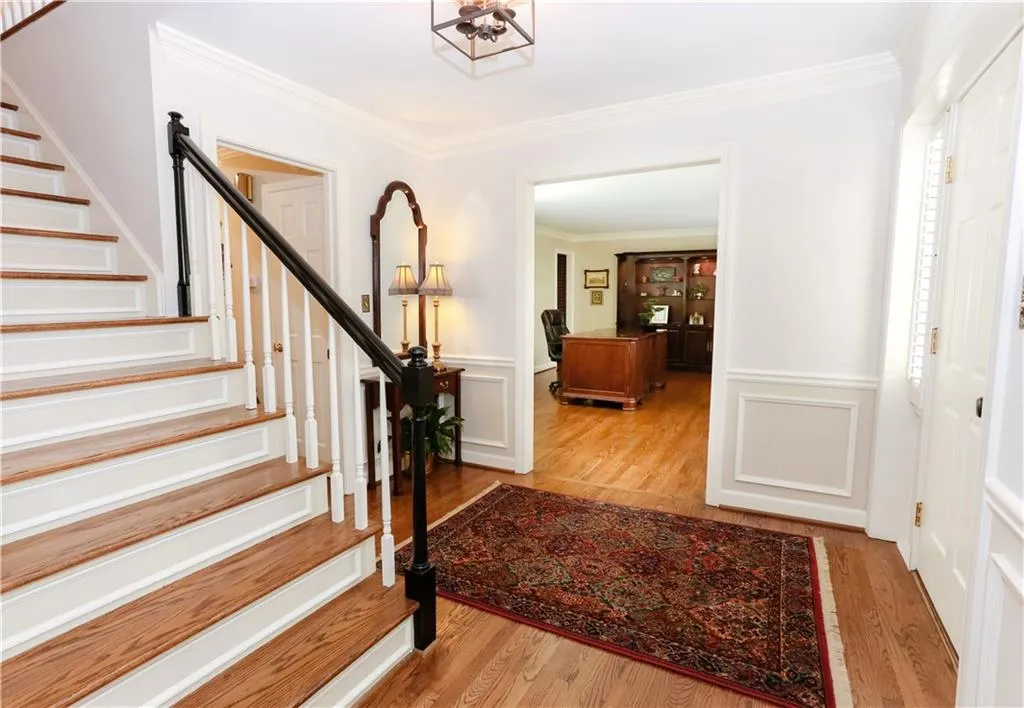 3235 Jett Ferry Court, Sandy Springs, Georgia 30350, 5 Bedrooms Bedrooms, ,4 BathroomsBathrooms,Residential,Sold,3235 Jett Ferry Court,5928561
