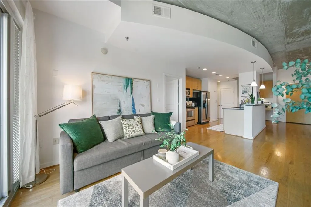 250 Pharr Road Ne Unit 412, Atlanta, Georgia 30305, 1 Bedroom Bedrooms, ,1 BathroomBathrooms,Residential,For Sale,250 Pharr Road Ne Unit 412,7618637