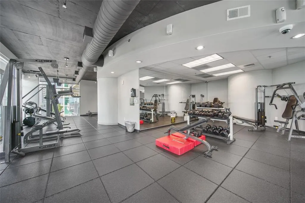 250 Pharr Road Ne Unit 412, Atlanta, Georgia 30305, 1 Bedroom Bedrooms, ,1 BathroomBathrooms,Residential,For Sale,250 Pharr Road Ne Unit 412,7618637