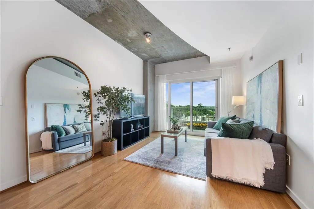 250 Pharr Road Ne Unit 412, Atlanta, Georgia 30305, 1 Bedroom Bedrooms, ,1 BathroomBathrooms,Residential,For Sale,250 Pharr Road Ne Unit 412,7618637